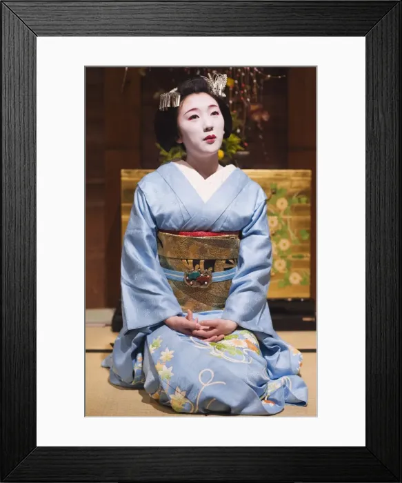 Framed Print : Maiko (trainee geisha) entertainment in Kyoto Framed Print : Maiko (trainee geisha) entertainment in Kyoto