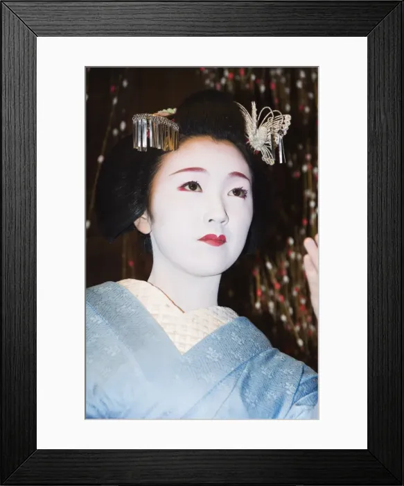 Framed Print : Maiko (trainee geisha)