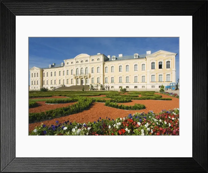 Framed Print : Formal gardens and Baroque style Rundales Palace (Rundales Pils) Framed Print : Formal gardens and Baroque style Rundales Palace (Rundales Pils)