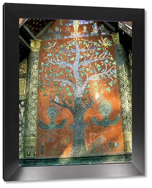 Glass mosaic of tree of life on wall of the 16th century Sim