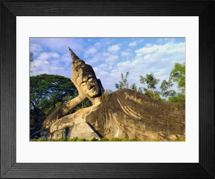 Framed Print : Reclining Buddha statue