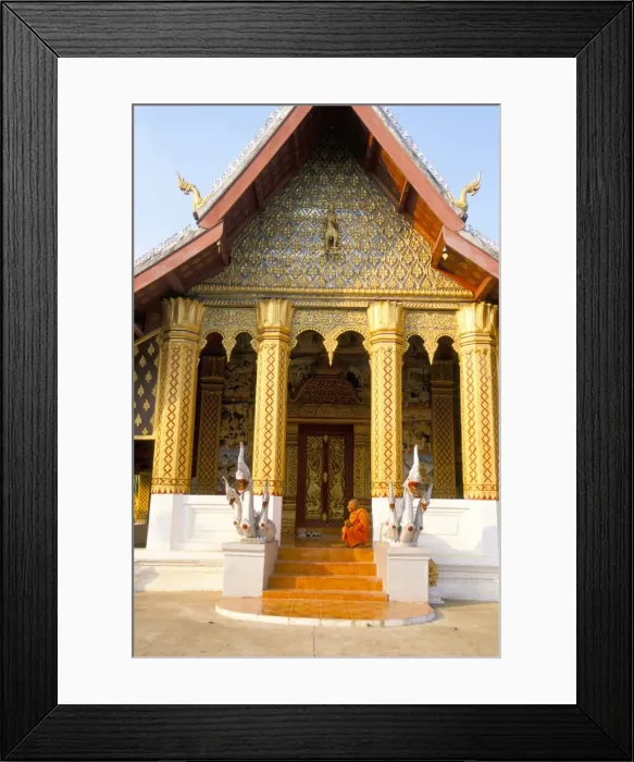 Framed Print : Monk, Wat Ho Siang Framed Print : Monk, Wat Ho Siang