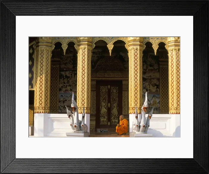 Framed Print : Monk, Wat Ho Siang Framed Print : Monk, Wat Ho Siang
