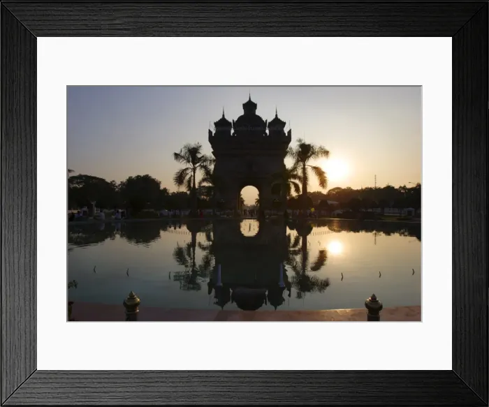 Framed Print : Patuxai monument