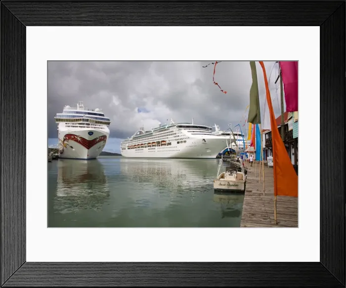 Framed Print : Cruise ships, Heritage Quay, St Framed Print : Cruise ships, Heritage Quay, St