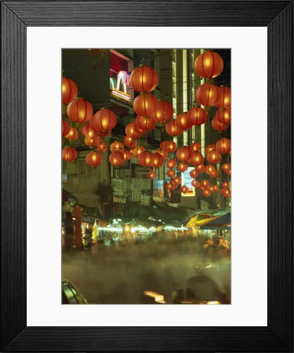 Framed Print : The night market in Jalan Petaling in Chinatown Framed Print : The night market in Jalan Petaling in Chinatown