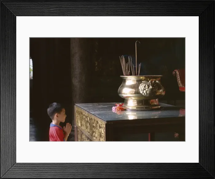 Framed Print : Boy praying at Kek Lok Si Temple Framed Print : Boy praying at Kek Lok Si Temple