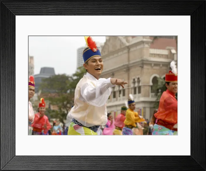 Framed Print : Malay female dancer wearing traditional dress at celebrations Framed Print : Malay female dancer wearing traditional dress at celebrations