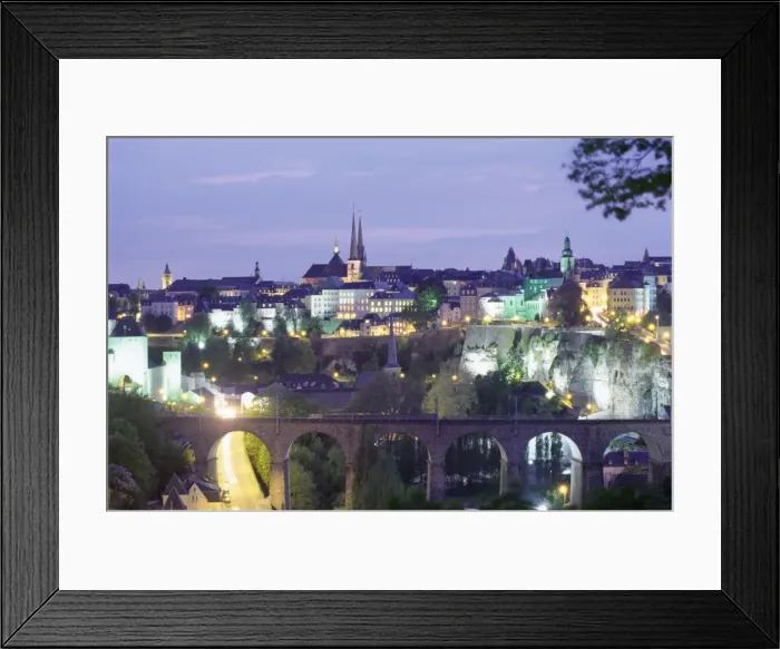 Framed Print : City skyline at dusk Framed Print : City skyline at dusk