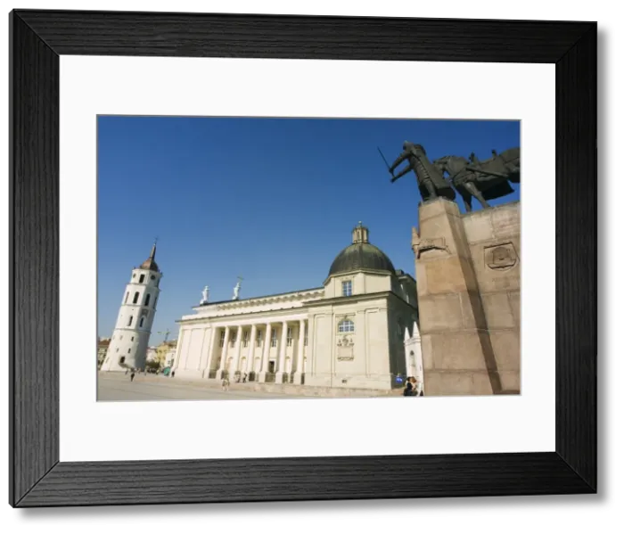 Framed Print : Statue of Grand Duke of Gediminas Framed Print : Statue of Grand Duke of Gediminas
