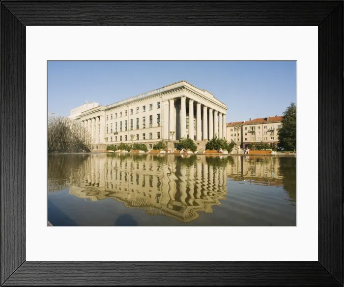 Framed Print : Parliament building with reflection in water Framed Print : Parliament building with reflection in water