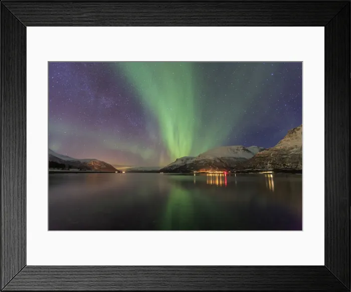 Framed Print : The Northern Lights illuminates the icy sea, Oteren, Storfjorden, Lyngen Alps, Troms Framed Print : The Northern Lights illuminates the icy sea, Oteren, Storfjorden, Lyngen Alps, Troms