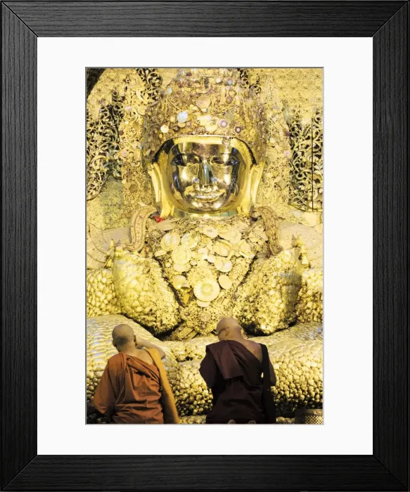 Framed Print : Mahamuni Paya (Mahamuni Buddhist temple), devotees praying and pressing gold leaf Framed Print : Mahamuni Paya (Mahamuni Buddhist temple), devotees praying and pressing gold leaf