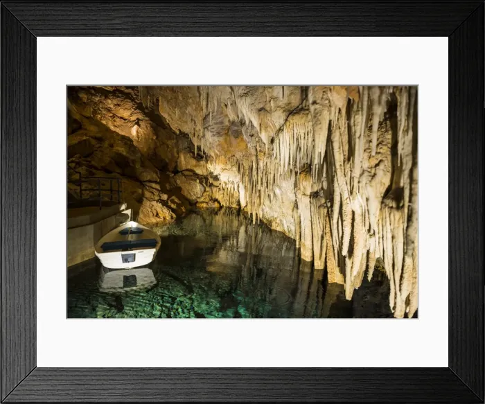 Framed Print : Stalagmites and stalactites in the beautiful Crystal subterranean cave, Bermuda Framed Print : Stalagmites and stalactites in the beautiful Crystal subterranean cave, Bermuda