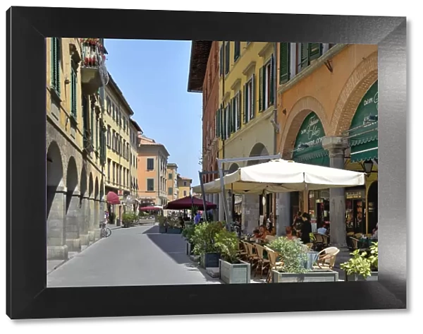 Alfresco restaurants and Porticos (covered walkways), Borgo Stretto, Pisa, Tuscany