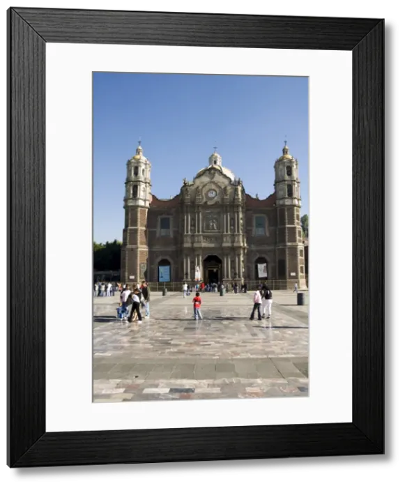 Framed Print : The Antigua Basilica adjacent to the Basilica de Guadalupe Framed Print : The Antigua Basilica adjacent to the Basilica de Guadalupe