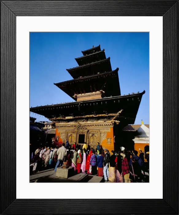 Framed Print : Hindus queueing outside Kumbeshwar Temple Framed Print : Hindus queueing outside Kumbeshwar Temple