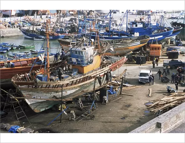 Boatbuilding in the fishing harbour
