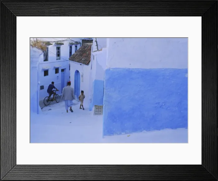 Framed Print : Street scene in Chefchaouen (Chaouen) (Chechaouen) Framed Print : Street scene in Chefchaouen (Chaouen) (Chechaouen)