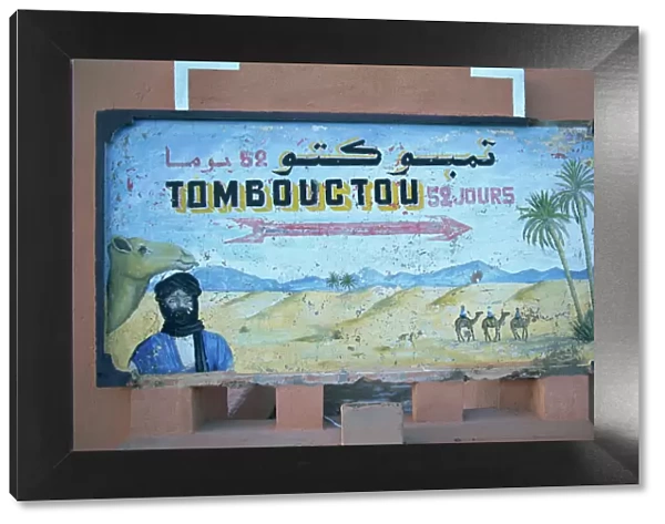 Painted road sign pointing in the direction of Tombouctou (Timbuktu)