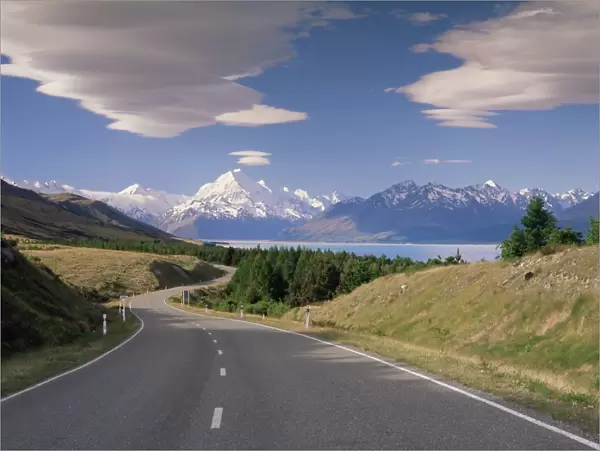Road leading to Mount Cook National Park