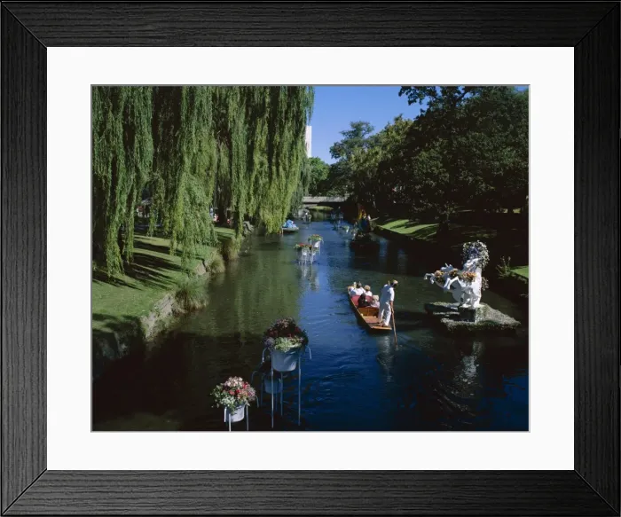 Framed Print : Punting on River Avon Framed Print : Punting on River Avon