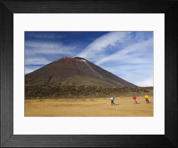 Framed Print : Hikers in front of Mount Ngauruhoe Framed Print : Hikers in front of Mount Ngauruhoe