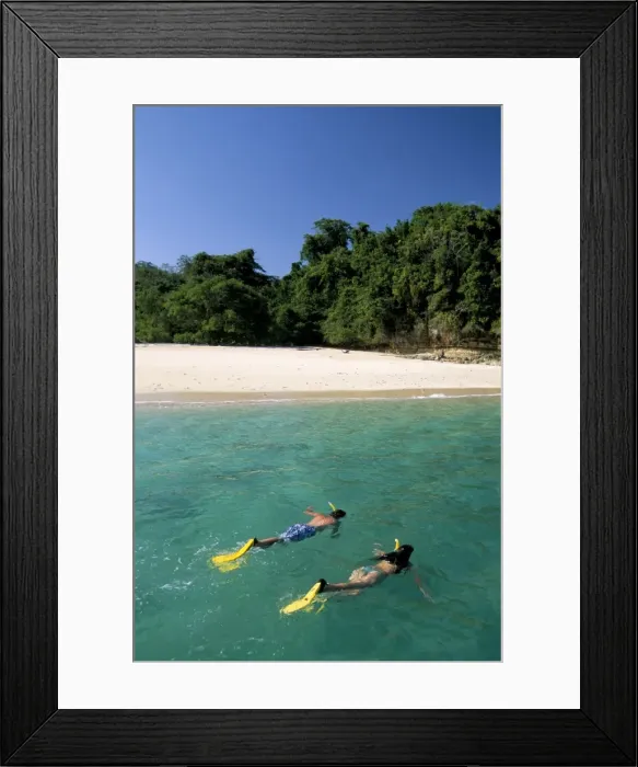Framed Print : Couple snorkelling Framed Print : Couple snorkelling