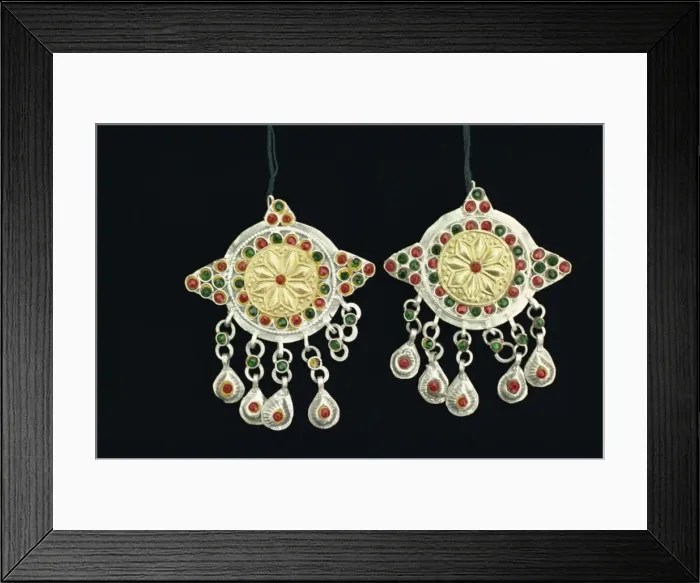 Framed Print : Close-up of Baluchi peen clips Framed Print : Close-up of Baluchi peen clips