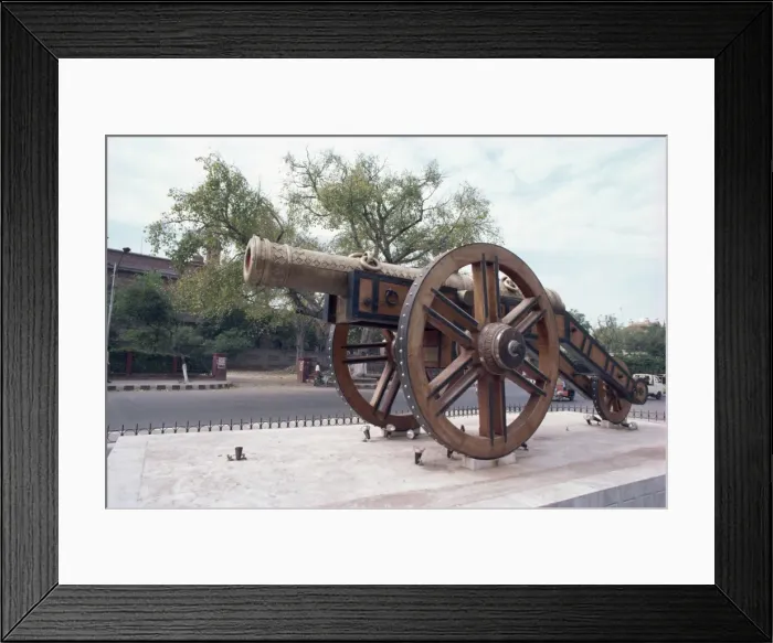 Framed Print : Kims gun, an old siege cannon outside the City Museum in Lahore Framed Print : Kims gun, an old siege cannon outside the City Museum in Lahore