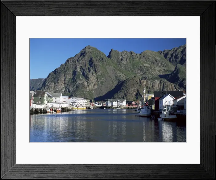 Framed Print : Fishing village of Henningsvaer Framed Print : Fishing village of Henningsvaer