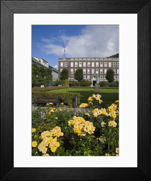 Framed Print : Edvard Grieg statue in Festplassen Framed Print : Edvard Grieg statue in Festplassen