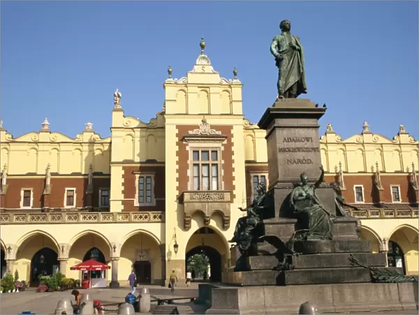 Statue of Adam Mickiewicz in front of the Cloth Hall