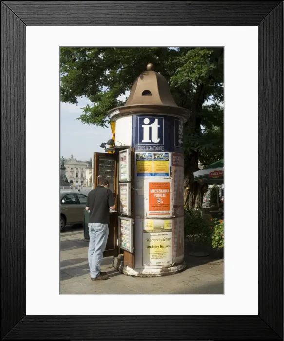 Framed Print : Kiosk in Main Market Square Framed Print : Kiosk in Main Market Square