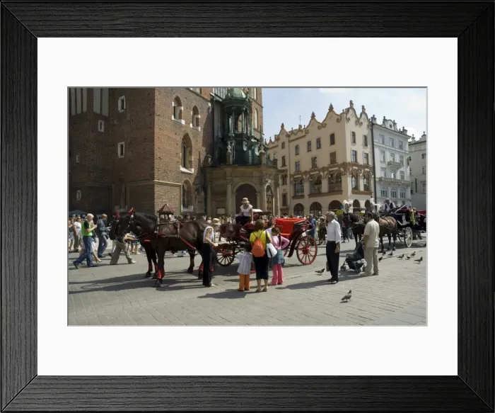 Framed Print : Horse and carriages in Main Market Square (Rynek Glowny) Framed Print : Horse and carriages in Main Market Square (Rynek Glowny)