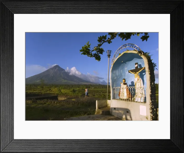 Framed Print : Volcanic cone with plume of smoke of Mount Mayon Framed Print : Volcanic cone with plume of smoke of Mount Mayon