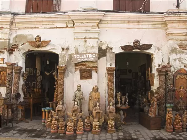 Local handicraft shop in Spanish Old Town