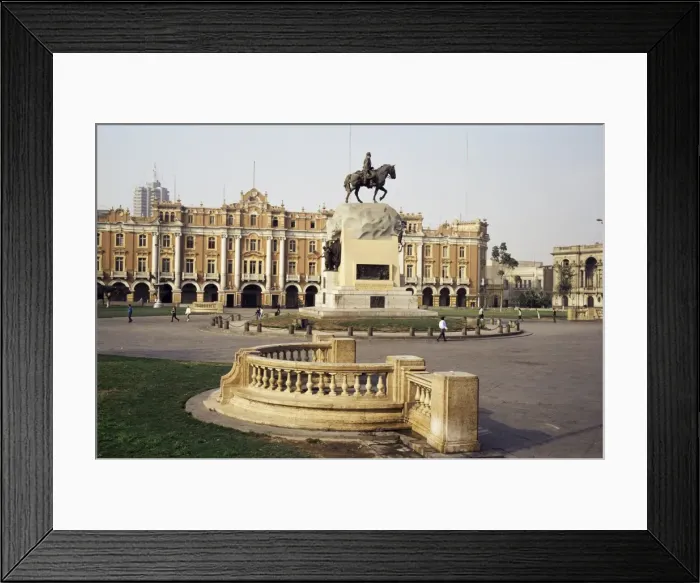 Framed Print : Plaza St. Martin Framed Print : Plaza St. Martin