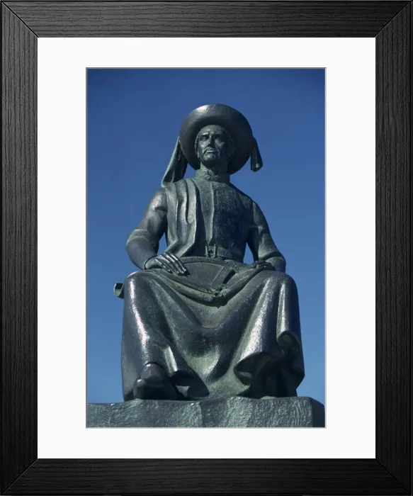 Framed Print : Statue of the 15th century discoverer Framed Print : Statue of the 15th century discoverer