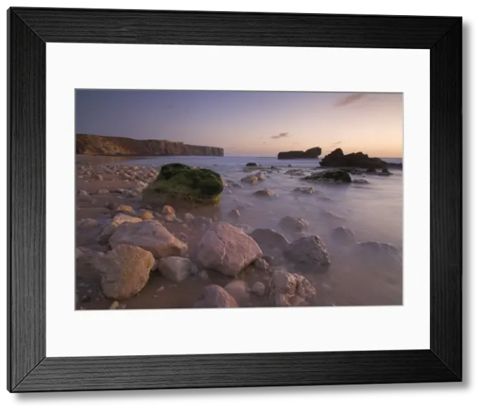 Framed Print : Long exposure of incoming tide on Tonal beach at sunset near Sagres Framed Print : Long exposure of incoming tide on Tonal beach at sunset near Sagres