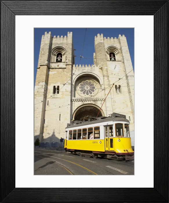 Framed Print : Eletrico (electric tram) in front of the Se Cathedral Framed Print : Eletrico (electric tram) in front of the Se Cathedral