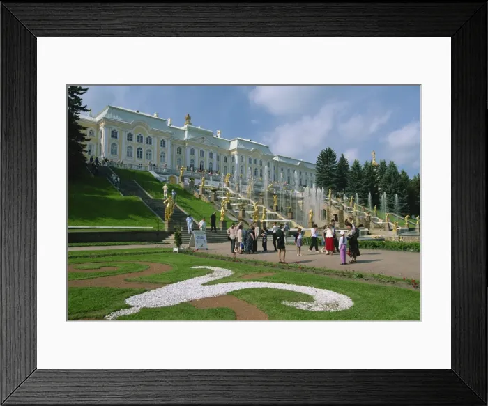 Framed Print : Tourists in front of fountains outside the Summer Palace Framed Print : Tourists in front of fountains outside the Summer Palace