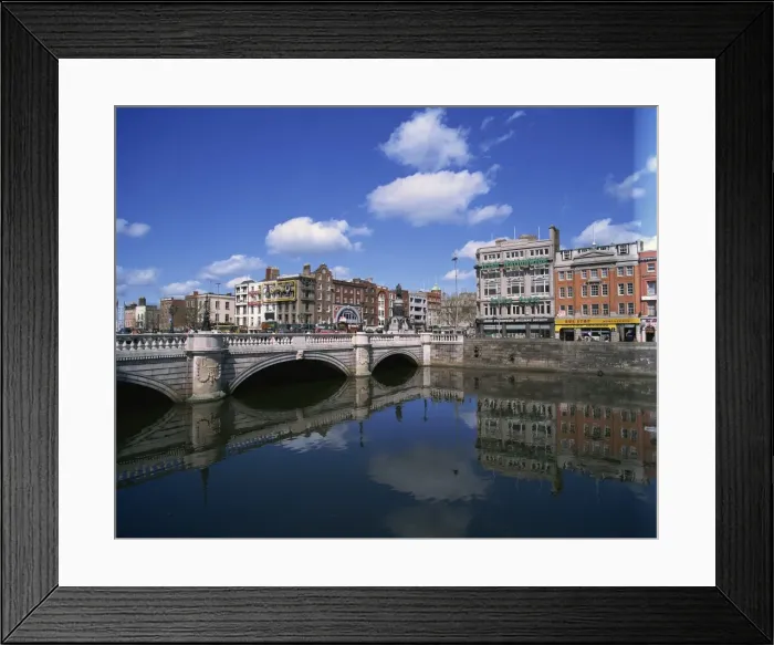 Framed Print : The O Connell Bridge over the River Liffey Framed Print : The O Connell Bridge over the River Liffey
