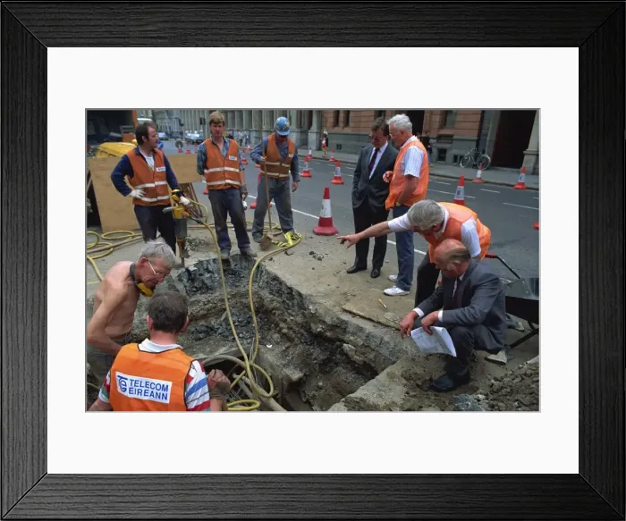 Framed Print : Site engineers consulting work in city centre Framed Print : Site engineers consulting work in city centre