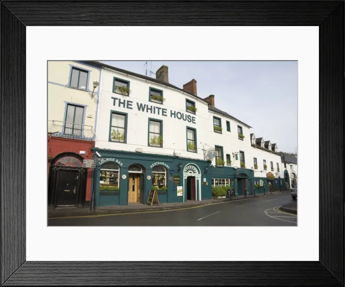 Framed Print : Restaurants Framed Print : Restaurants