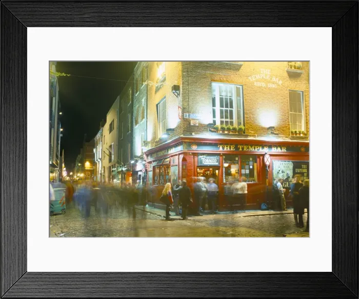 Framed Print : Bar Fleet Street Framed Print : Bar Fleet Street