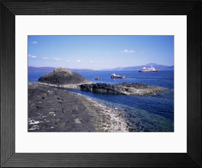 Framed Print : Staffa, island of basalt columns Framed Print : Staffa, island of basalt columns
