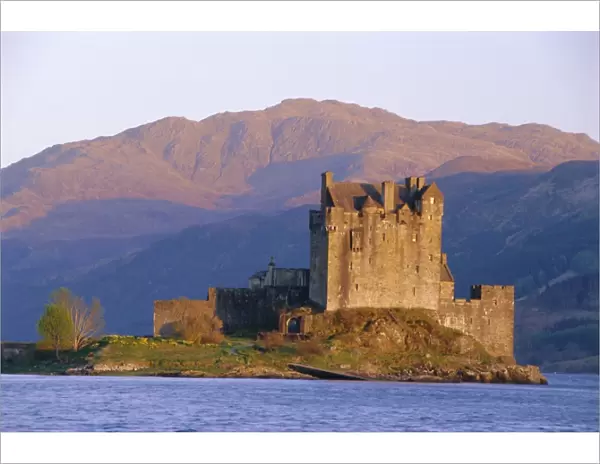 Eilean Donan IEilean Donnan) castle built in 1230