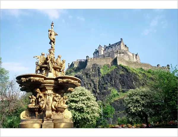 Edinburgh Castle and water fountain