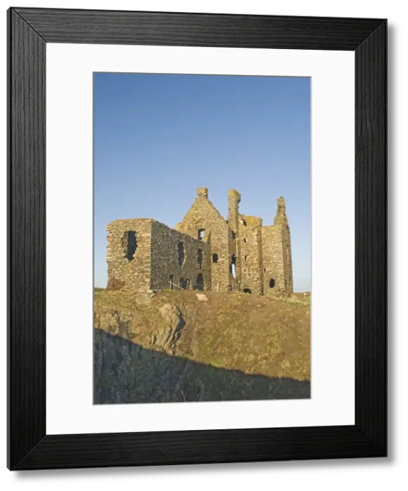 Framed Print : The 16th century clifftop Dunskey Castle Framed Print : The 16th century clifftop Dunskey Castle